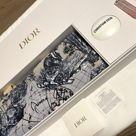 Christian Dior Around the World set - Picture 3 of 4